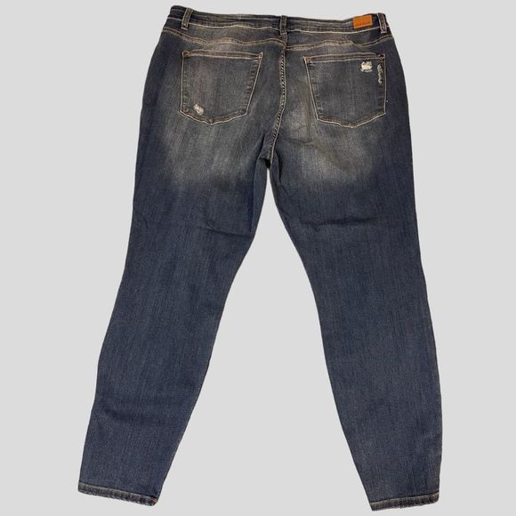 NWT Women’s Judy Blue Skinny Fit Distressed Jeans. Size 24W - Picture 3 of 6